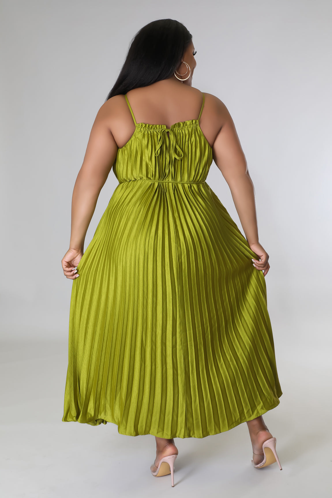 green curvy dress